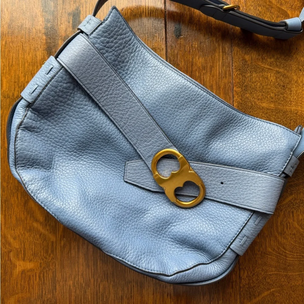 Tory Burch Gemini Link Blue Pebbled Leather Shoulder Bag with Gold Accents - Picture 6 of 12
